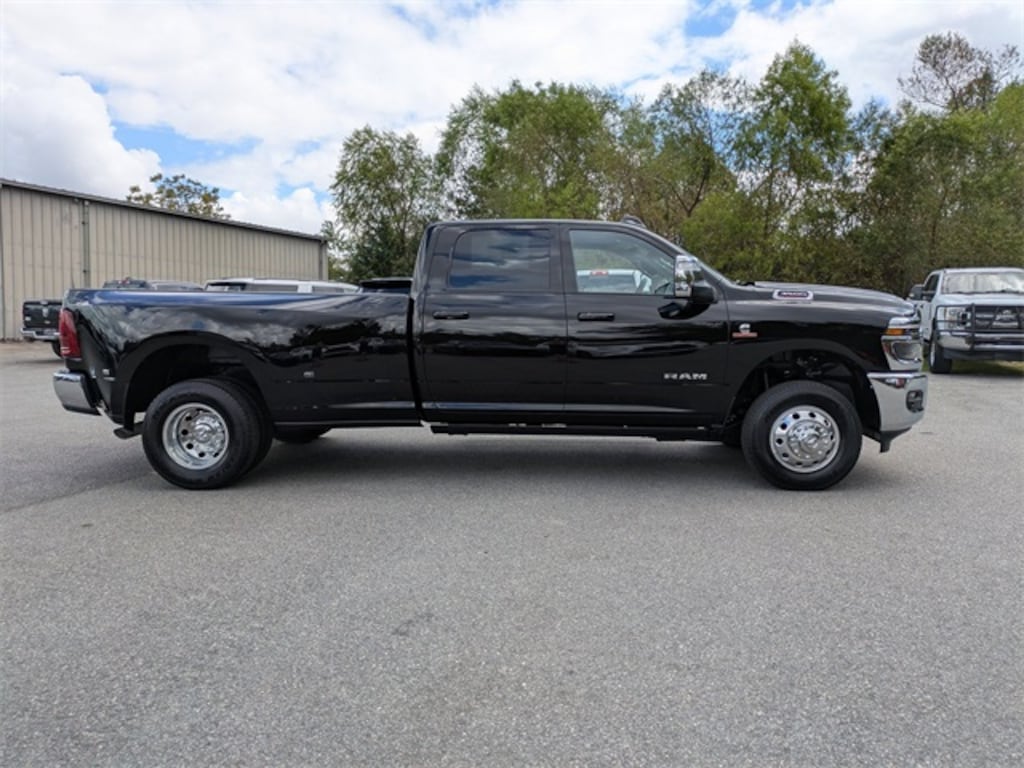 New 2026 Ram 3500 LARAMIE CREW CAB 4X4 8' BOX Pickup