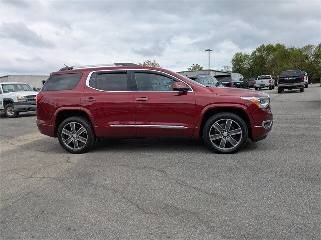 2017 Gmc Acadia Denali photo 2