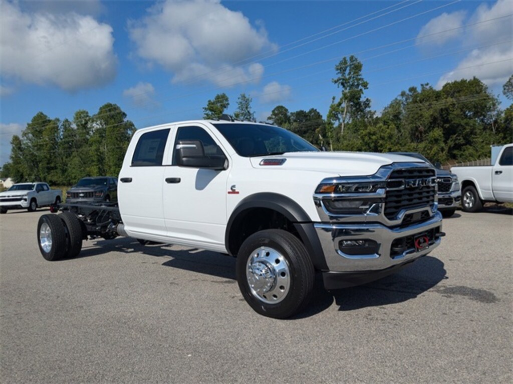 New 2025 Ram 5500 Chassis Cab 5500 TRADESMAN CHASSIS CREW CAB 4X4 84' CA Pickup