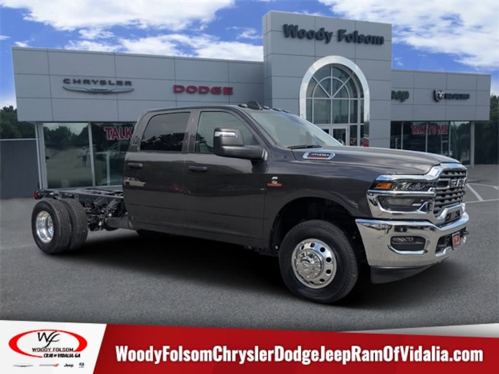 New 2025 Ram 3500 Chassis Cab 3500 TRADESMAN CREW CAB CHASSIS 4X4 60' CA Pickup