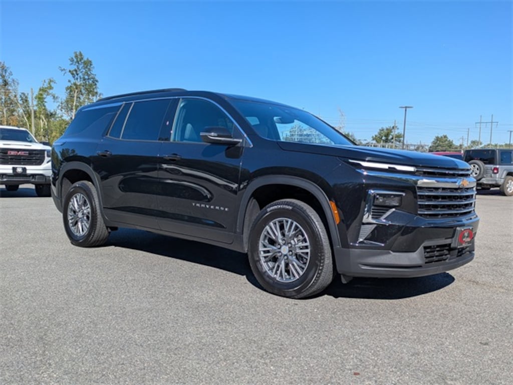 Used 2025 Chevrolet Traverse LT SUV
