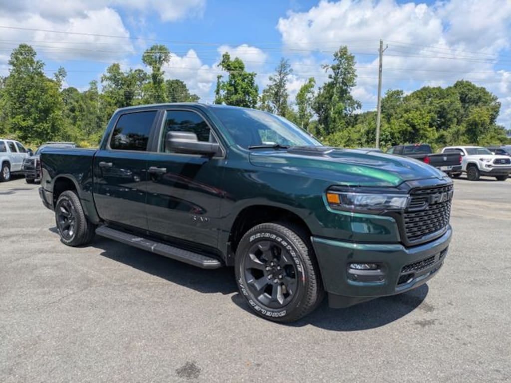 New 2026 Ram 1500 EXPRESS CREW CAB 4X4 5'7 BOX Pickup