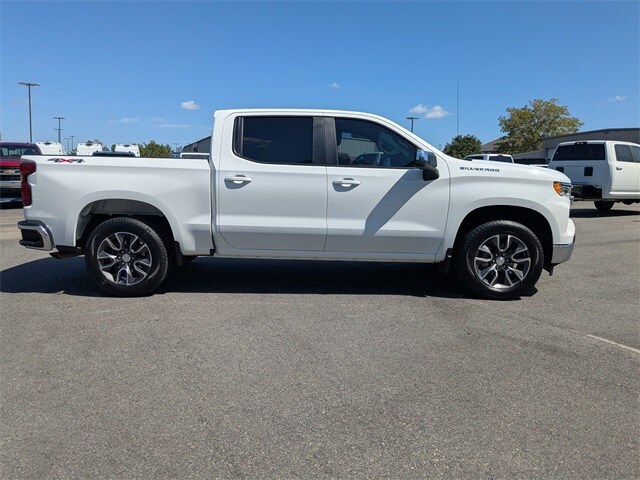 2022 Chevrolet Silverado 1500 LT photo 3