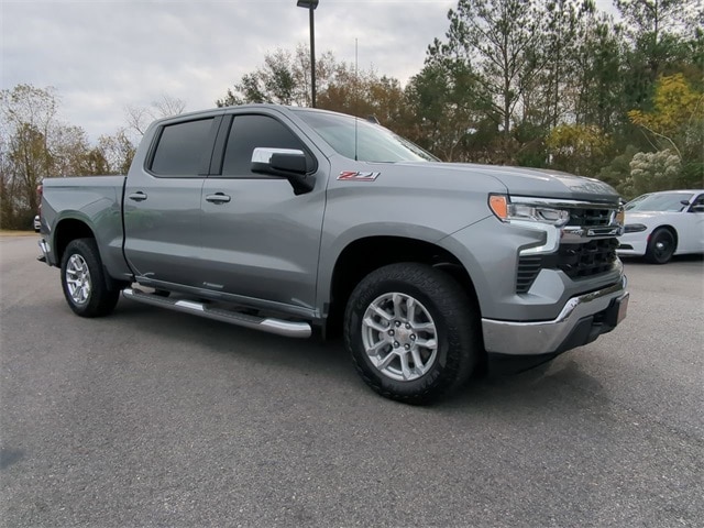 Used 2024 Chevrolet Silverado 1500 LT with VIN 1GCUDDED5RZ105635 for sale in Vidalia, GA