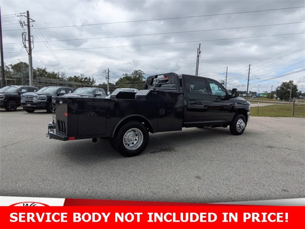 New 2025 Ram 3500 Chassis Cab 3500 TRADESMAN CREW CAB CHASSIS 4X4 60' CA Pickup