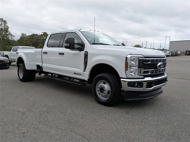 2025 Ford F-350 XLT photo 2