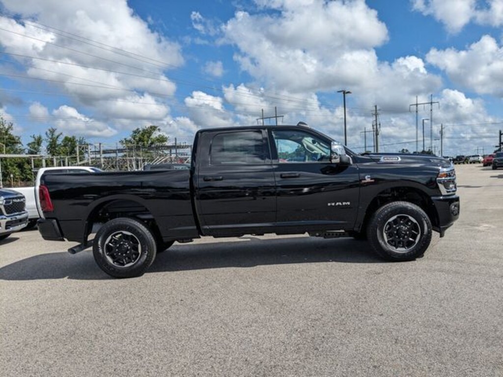 New 2025 Ram 2500 LARAMIE CREW CAB 4X4 6'4 BOX Pickup