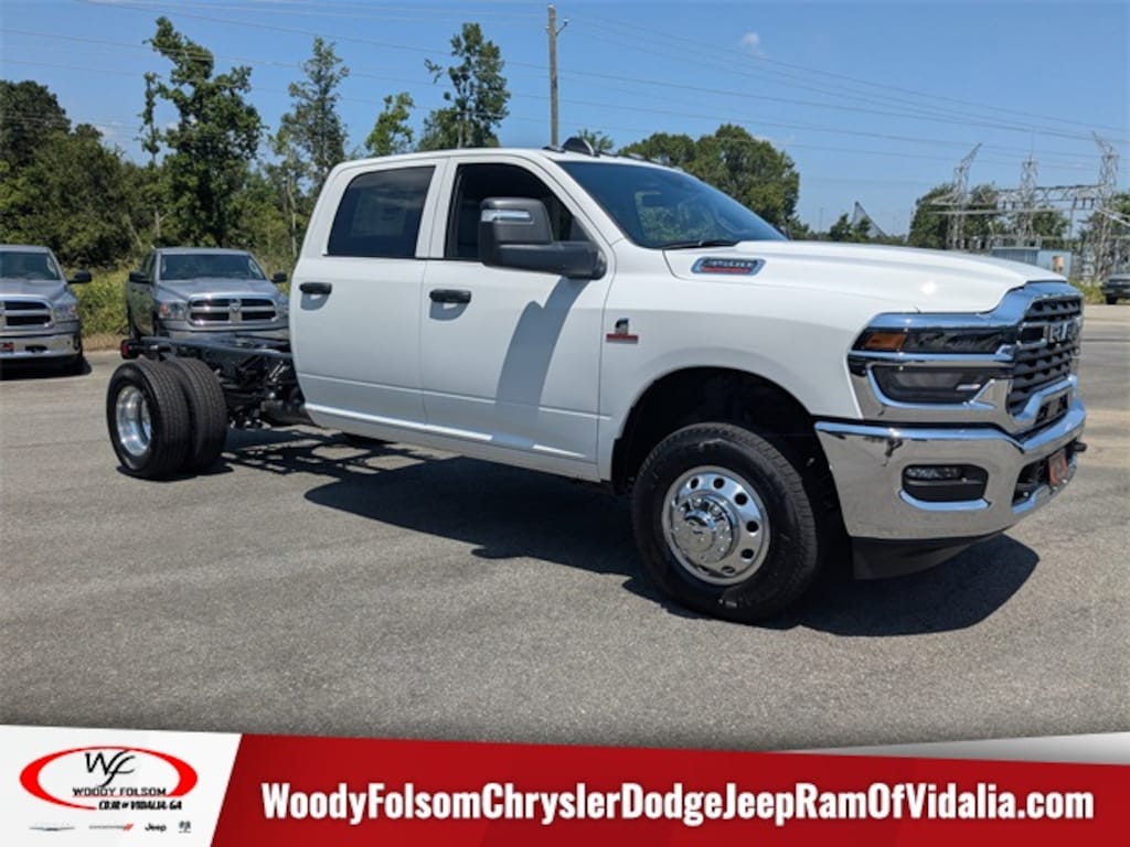 New 2025 Ram 3500 Chassis Cab 3500 TRADESMAN CREW CAB CHASSIS 4X4 60' CA Pickup
