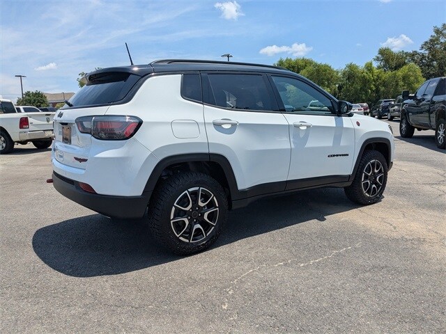 2025 Jeep Compass Trailhawk photo 3