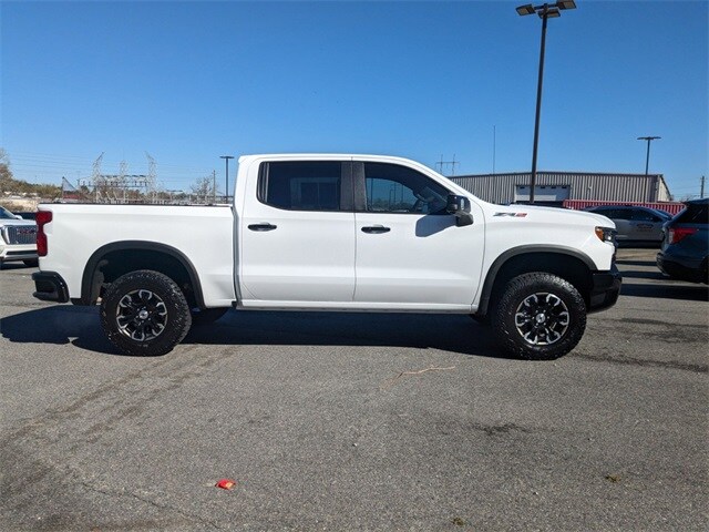 2024 Chevrolet Silverado 1500 ZR2 photo 2