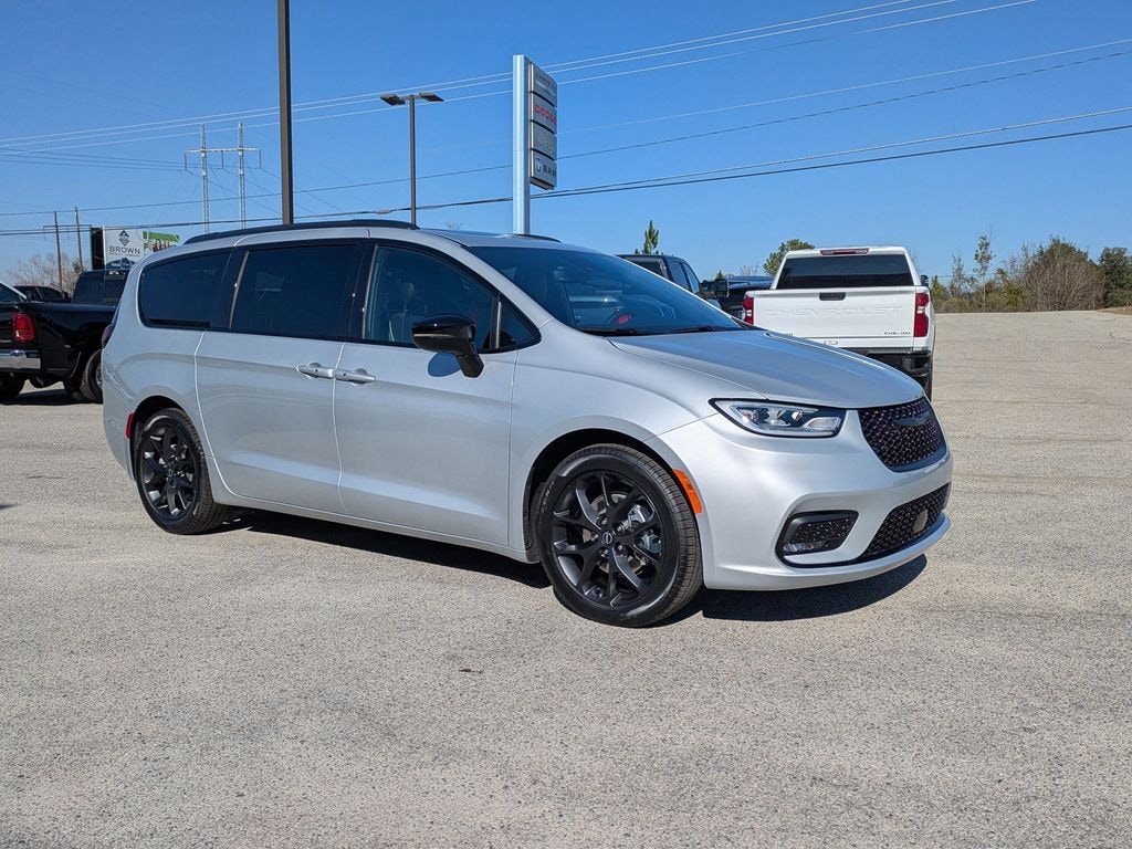New 2026 Chrysler Pacifica LIMITED Passenger Van