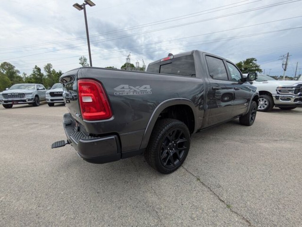 New 2026 Ram 1500 LARAMIE CREW CAB 4X4 5'7 BOX Pickup