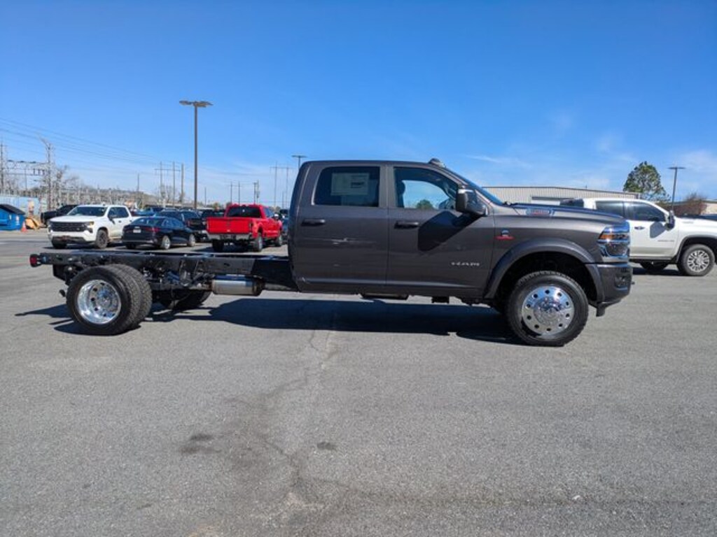 New 2026 Ram 5500 Chassis Cab TRADESMAN CREW 4X4 84' CA Pickup