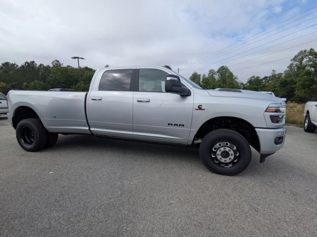New 2026 Ram 3500 LARAMIE CREW CAB 4X4 8' BOX Pickup