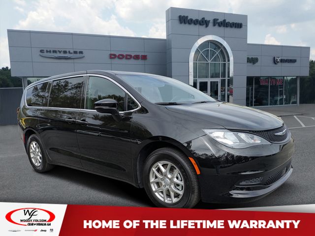 2026 Chrysler Voyager LX's photo