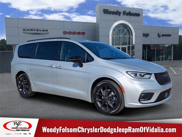 2026 Chrysler Pacifica Limited's photo