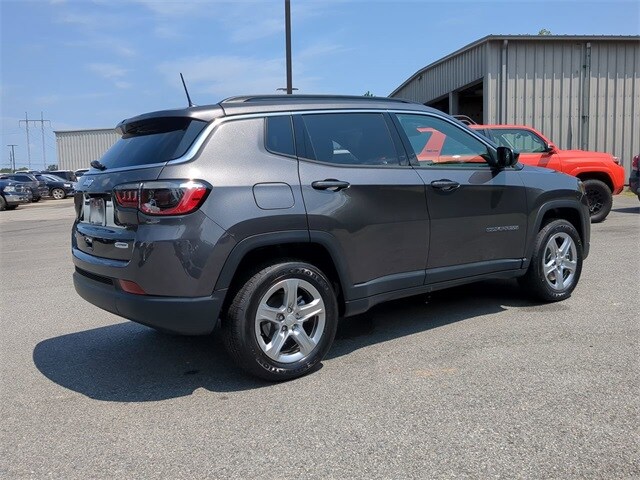 2023 Jeep Compass Latitude photo 4