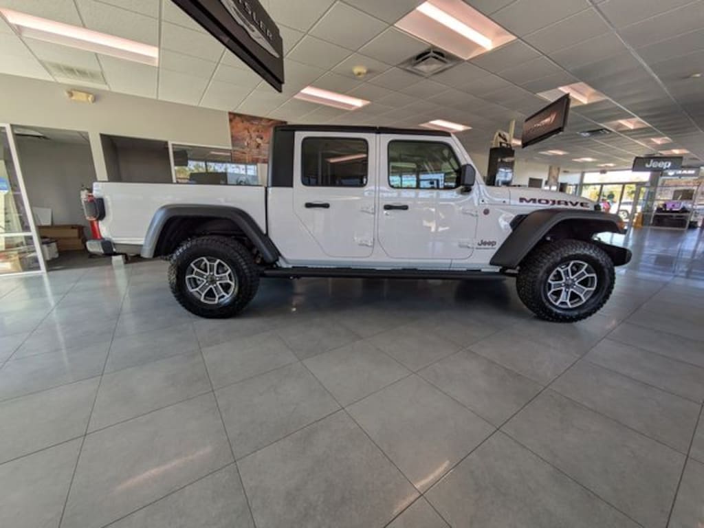 New 2026 Jeep Gladiator MOJAVE 4X4 Pickup