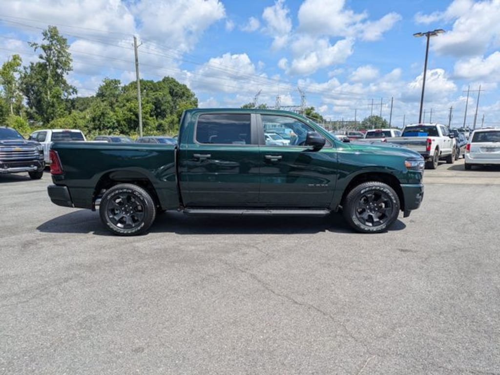 New 2026 Ram 1500 EXPRESS CREW CAB 4X4 5'7 BOX Pickup