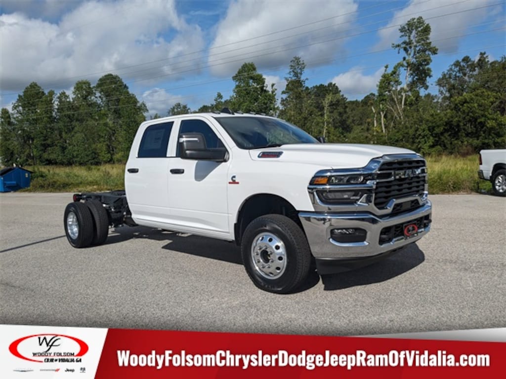 New 2025 Ram 3500 Chassis Cab 3500 TRADESMAN CREW CAB CHASSIS 4X4 60' CA Pickup