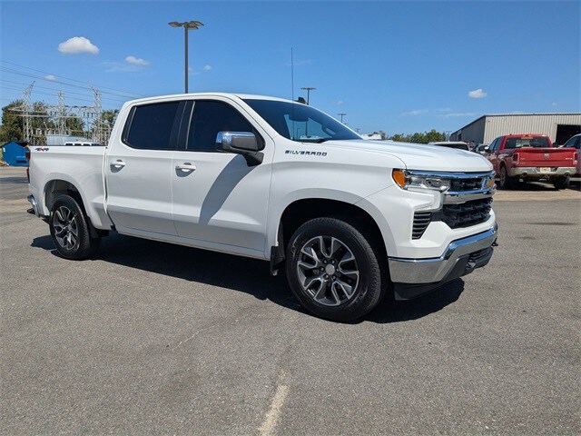 2022 Chevrolet Silverado 1500 LT photo 2