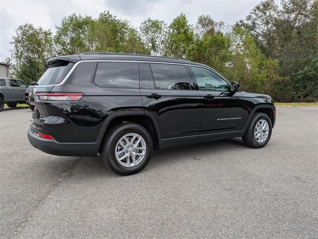 2025 Jeep Grand Cherokee Laredo photo 4