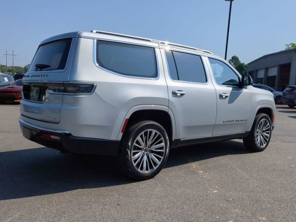 New 2023 Jeep Grand Wagoneer Series III 4X4 Sport Utility