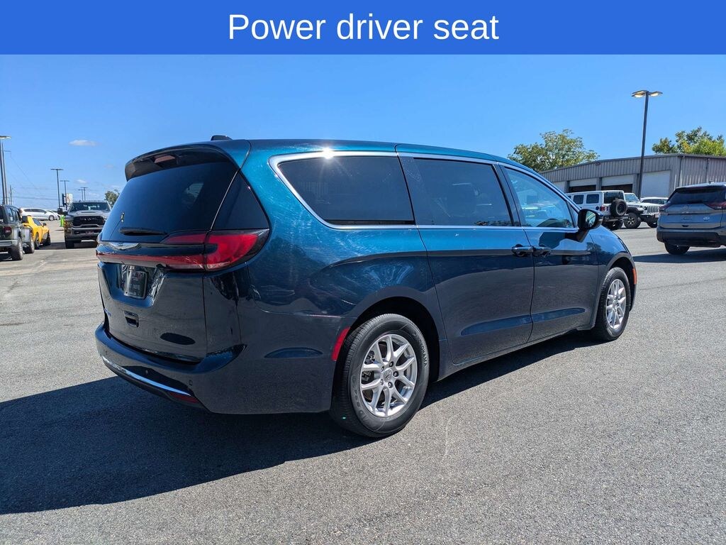 Used 2023 Chrysler Pacifica Touring L Minivan/Van
