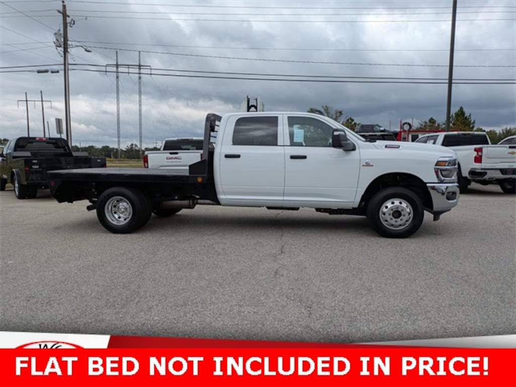 New 2025 Ram 3500 Chassis Cab 3500 TRADESMAN CREW CAB CHASSIS 4X4 60' CA Pickup