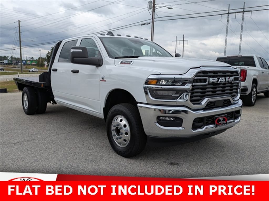 New 2025 Ram 3500 Chassis Cab 3500 TRADESMAN CREW CAB CHASSIS 4X4 60' CA Pickup