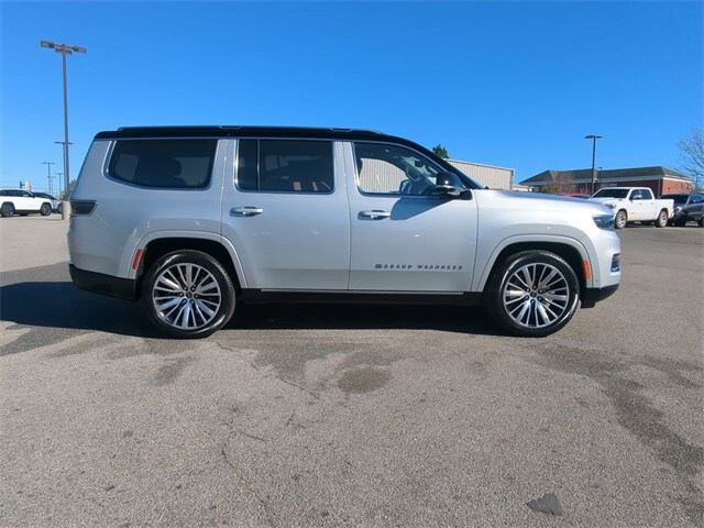 2024 Jeep Grand Wagoneer III photo 3