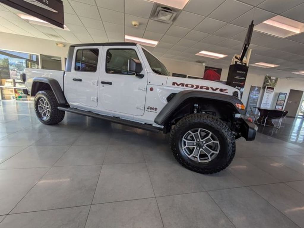 New 2026 Jeep Gladiator MOJAVE 4X4 Pickup