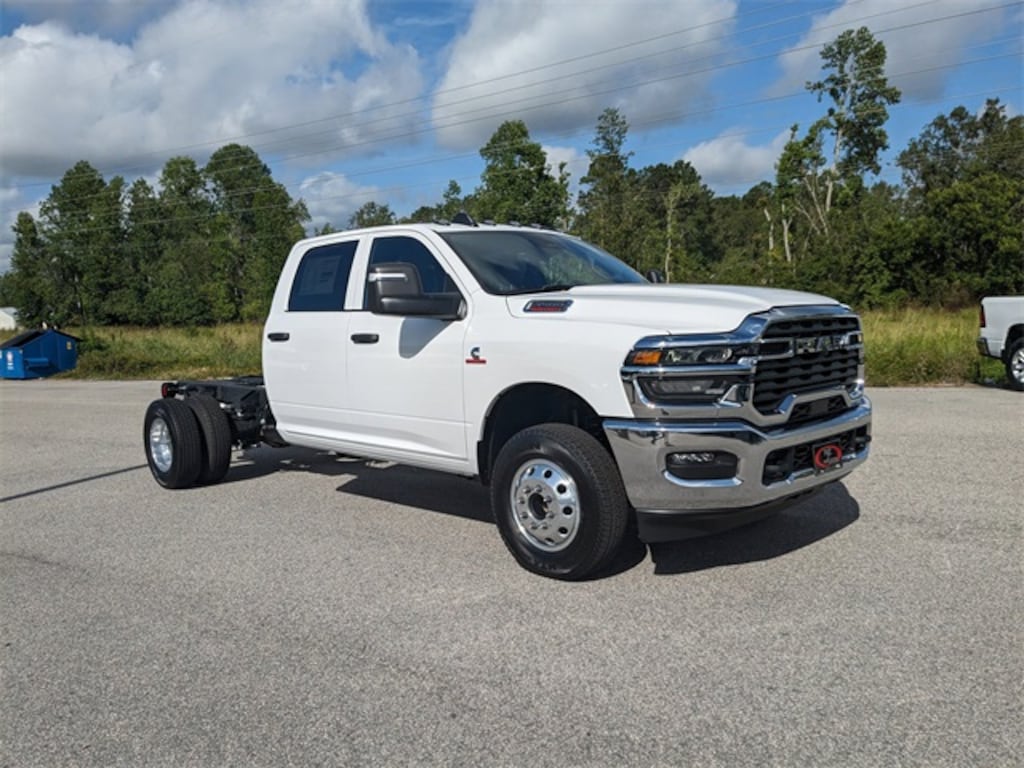 New 2025 Ram 3500 Chassis Cab 3500 TRADESMAN CREW CAB CHASSIS 4X4 60' CA Pickup