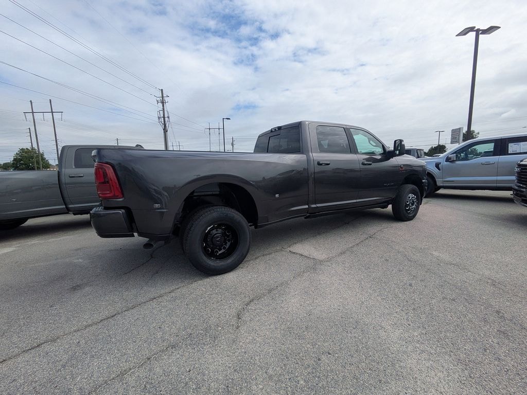 New 2026 Ram 3500 LARAMIE CREW CAB 4X4 8' BOX Pickup