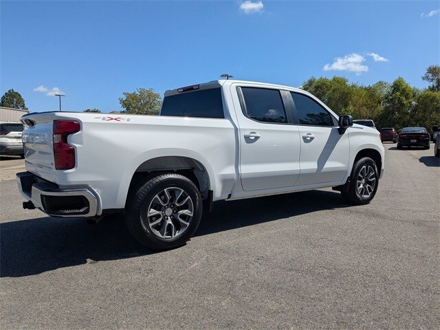 2022 Chevrolet Silverado 1500 LT photo 4