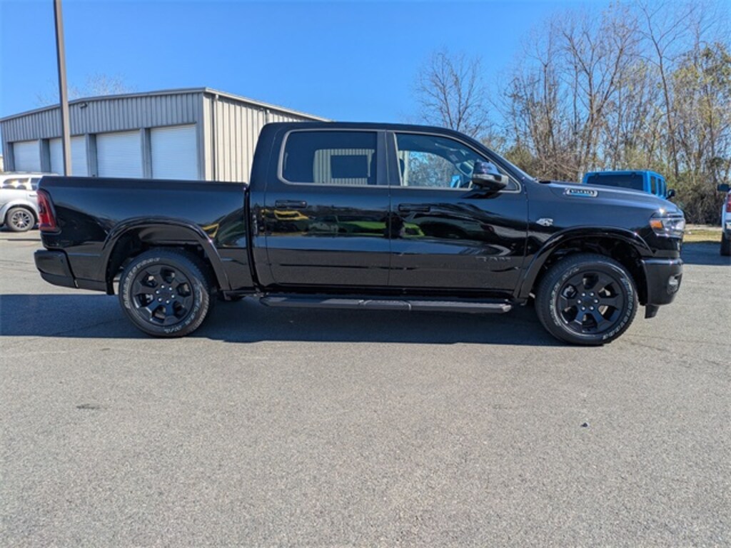 New 2026 Ram 1500 BIG HORN CREW CAB 4X4 5'7 BOX Pickup