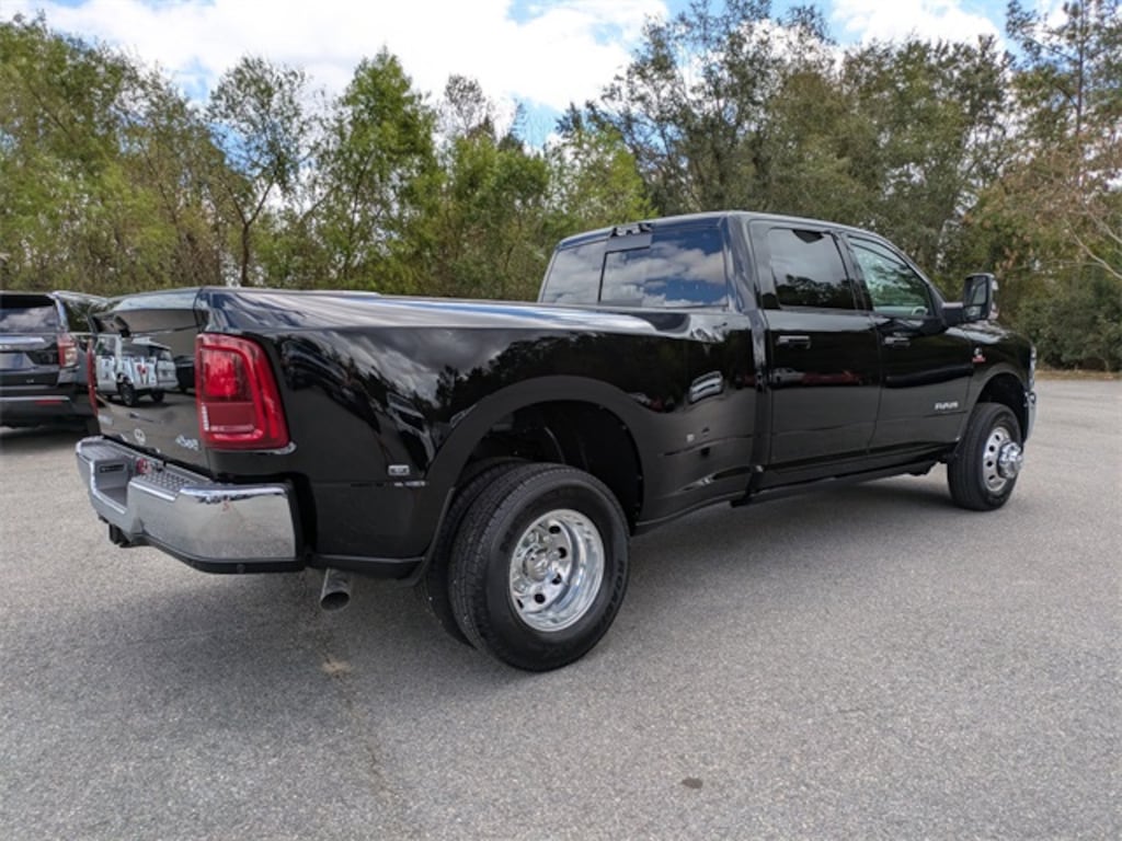 New 2026 Ram 3500 LARAMIE CREW CAB 4X4 8' BOX Pickup