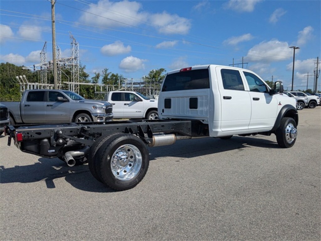 New 2025 Ram 5500 Chassis Cab 5500 TRADESMAN CHASSIS CREW CAB 4X4 84' CA Pickup