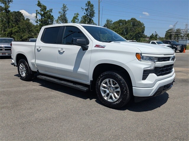 2024 Chevrolet Silverado 1500 RST photo 2