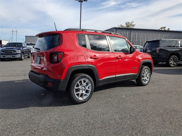 2022 Jeep Renegade Latitude photo 2