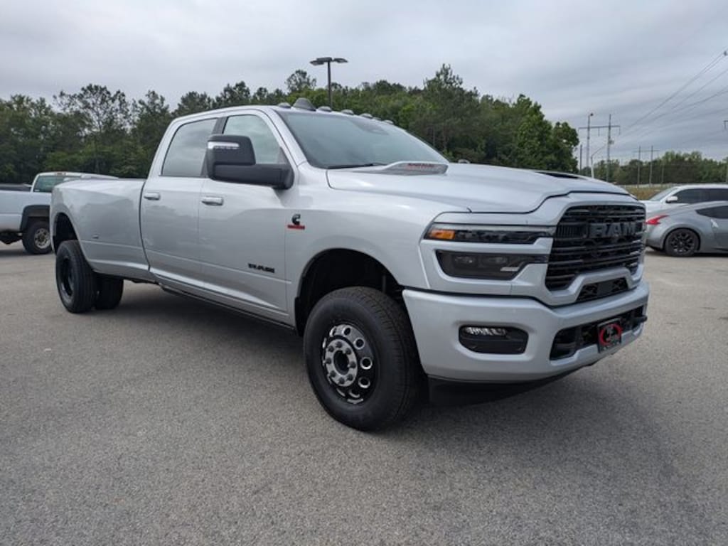 New 2026 Ram 3500 LARAMIE CREW CAB 4X4 8' BOX Pickup