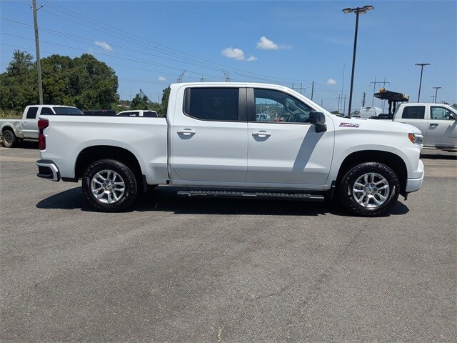 2024 Chevrolet Silverado 1500 RST photo 3