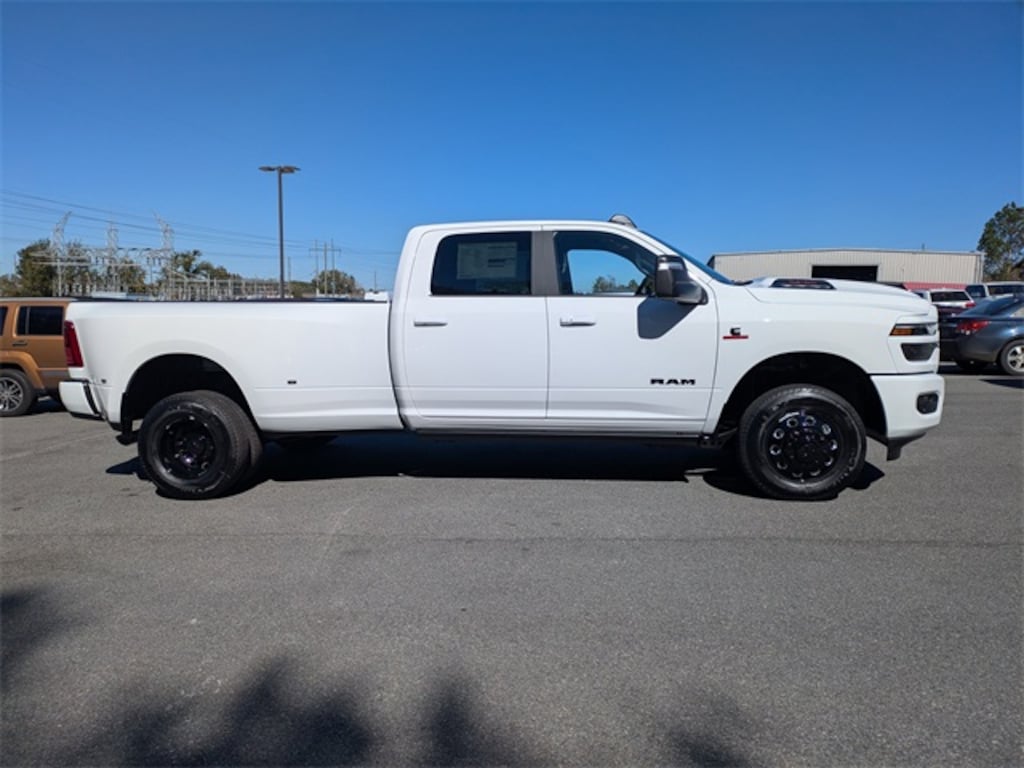 New 2026 Ram 3500 LARAMIE CREW CAB 4X4 8' BOX Pickup