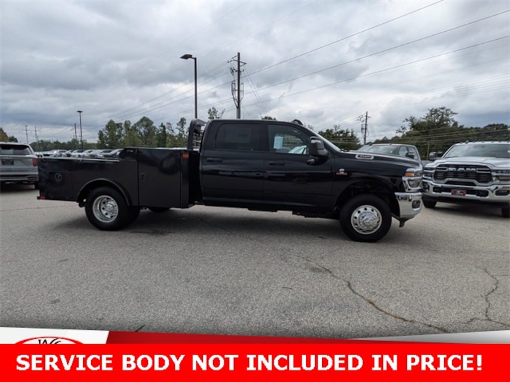 New 2025 Ram 3500 Chassis Cab 3500 TRADESMAN CREW CAB CHASSIS 4X4 60' CA Pickup