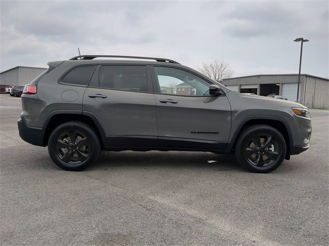 2023 Jeep Cherokee Altitude Lux photo 2