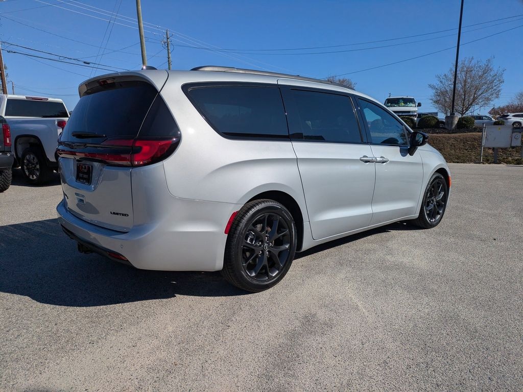 New 2026 Chrysler Pacifica LIMITED Passenger Van
