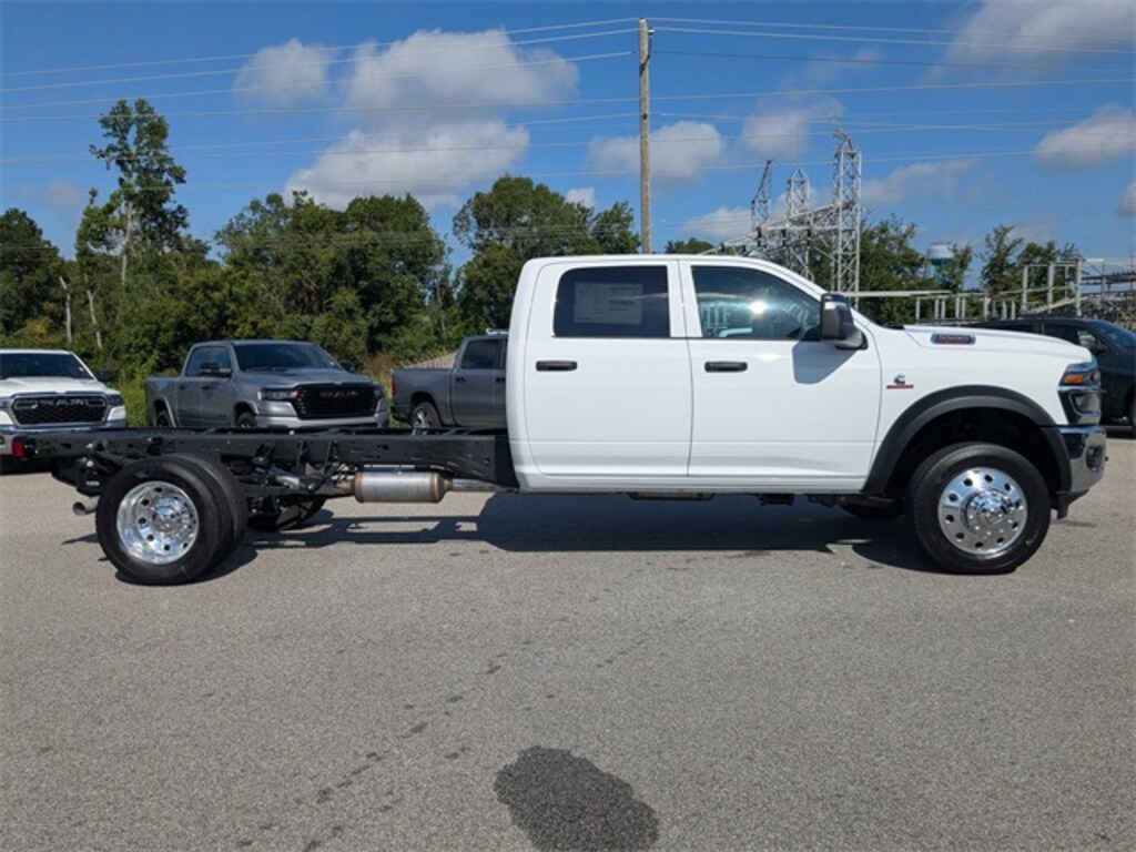 New 2025 Ram 5500 Chassis Cab 5500 TRADESMAN CHASSIS CREW CAB 4X4 84' CA Pickup