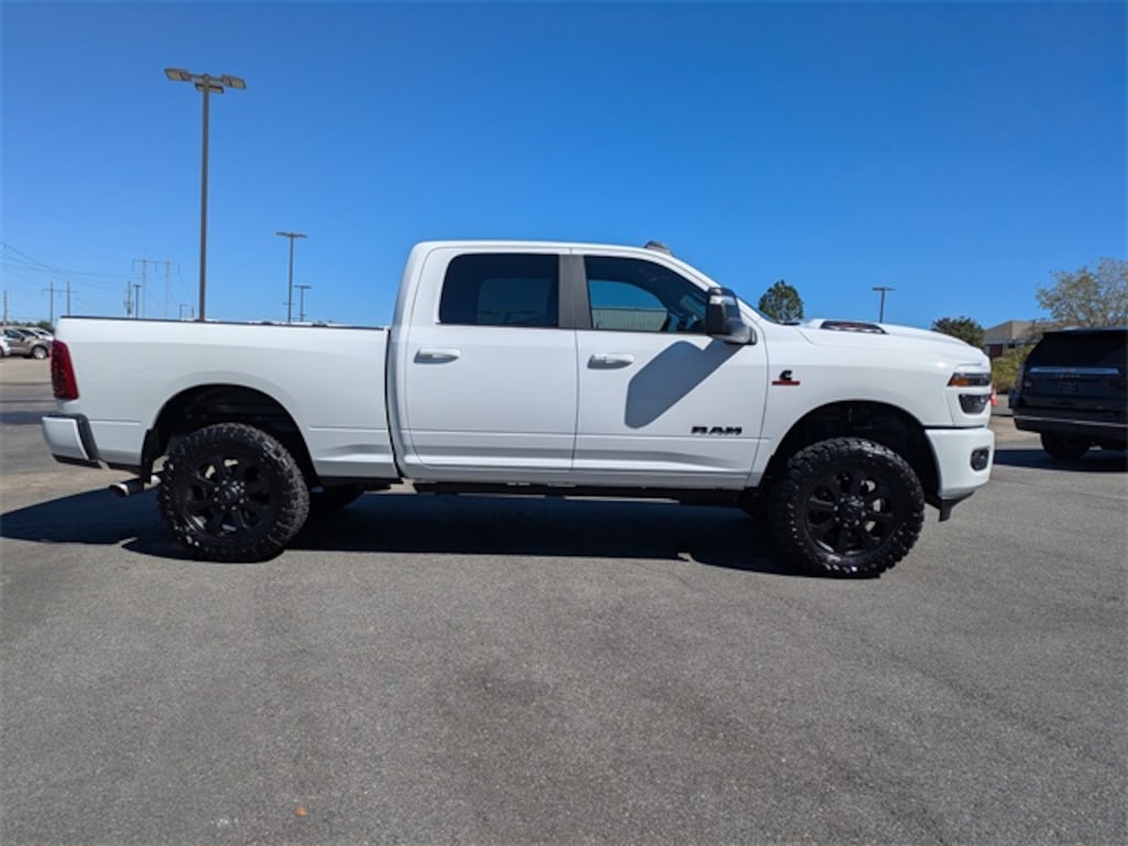 New 2025 Ram 2500 LARAMIE CREW CAB 4X4 6'4 BOX Pickup