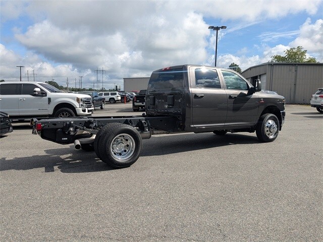 2025 Ram 3500 Tradesman photo 2