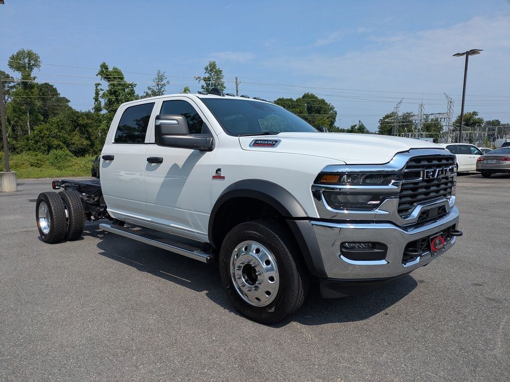 New 2026 Ram 4500 Chassis Cab TRADESMAN CREW 4X4 60' CA Pickup